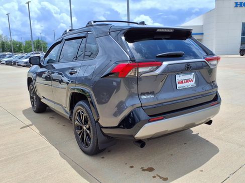 Used 2025 Toyota RAV4 XSE AWD/4WD image 2