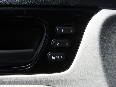 Certified 2025 Honda Odyssey Touring image 27