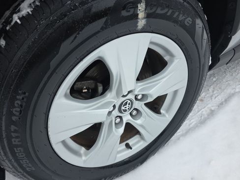 Certified 2021 Toyota RAV4 XLE w/ Convenience Package image 10