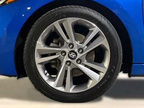 Used 2017 Hyundai Elantra Limited w/ Limited Tech Package 04 image 12