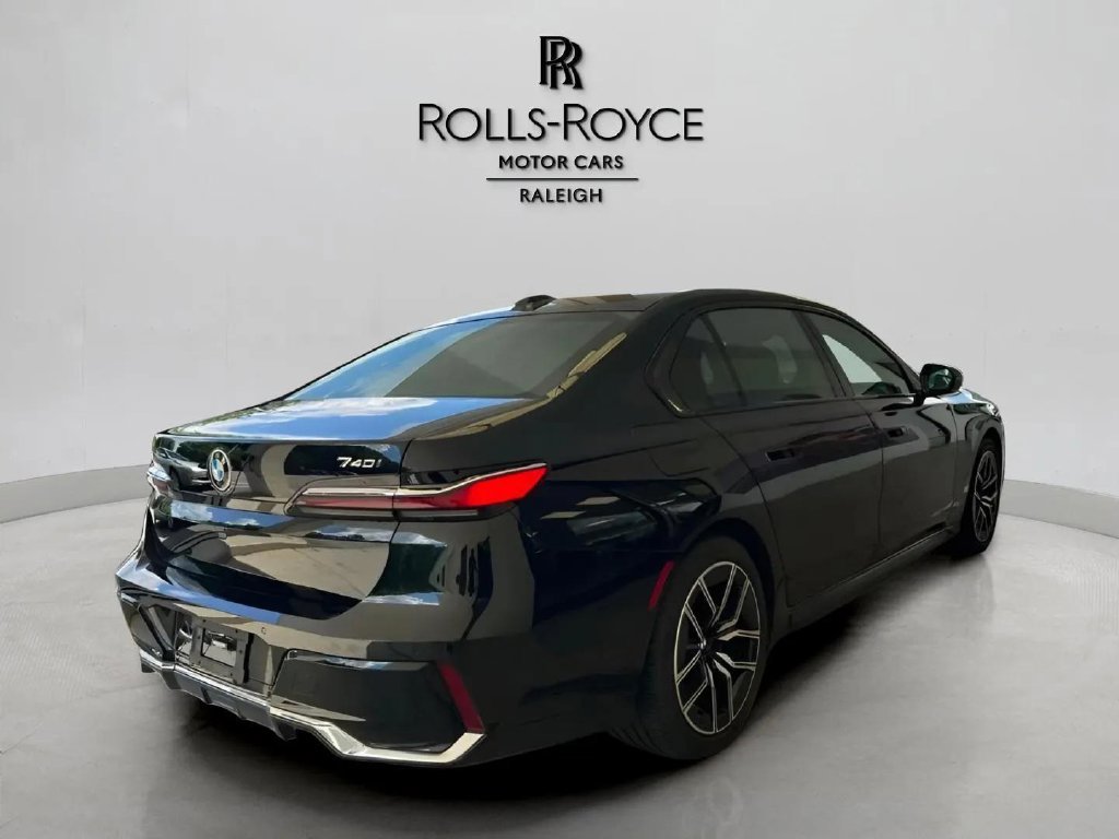 Used 2023 BMW 740i w/ Parking Assistance Package RWD image 4