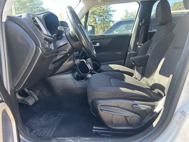 Used 2017 Jeep Renegade Latitude AWD/4WD image 6