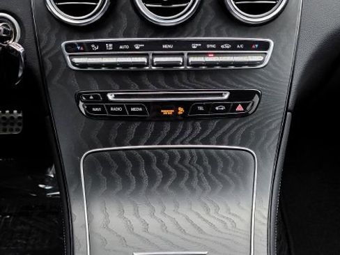 Used 2019 Mercedes-Benz GLC 300 4MATIC w/ AMG Line image 14