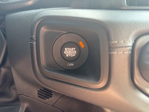 Used 2025 Jeep Wrangler Unlimited Sahara image 17