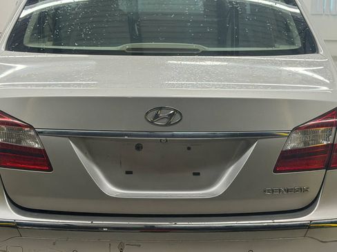 Used 2012 Hyundai Genesis 3.8 w/ Premium Pkg RWD image 11