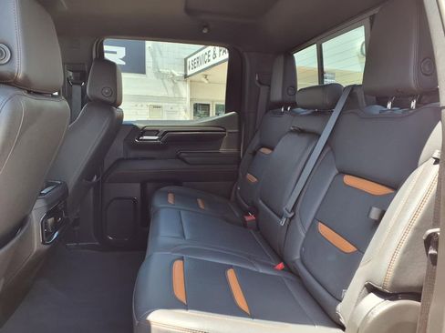 Used 2023 GMC Sierra 1500 AT4 w/ AT4 Premium Package AWD/4WD image 14