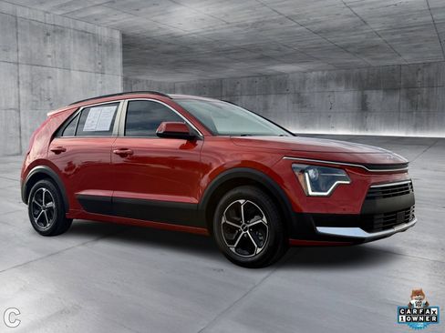Used 2023 Kia Niro EX image 7
