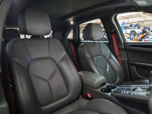 Used 2018 Porsche Macan image 27