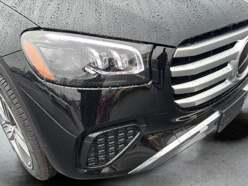 Used 2025 Mercedes-Benz GLS 450 4MATIC image 10