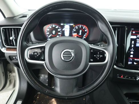 Used 2021 Volvo S60 T6 Momentum image 12