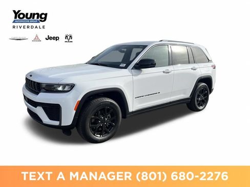 New 2026 Jeep Grand Cherokee Altitude AWD/4WD image 1