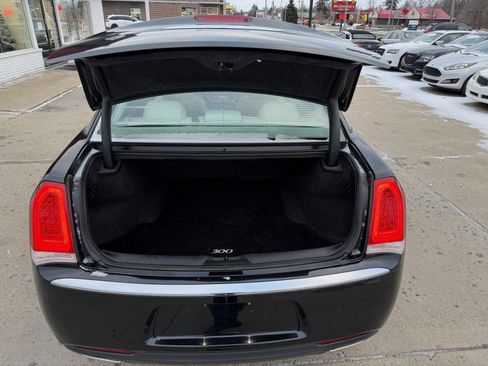 Used 2016 Chrysler 300 C image 23