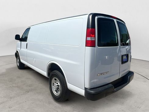 Used 2019 Chevrolet Express 2500 RWD image 4