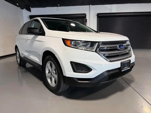 Used 2018 Ford Edge SE FWD image 3