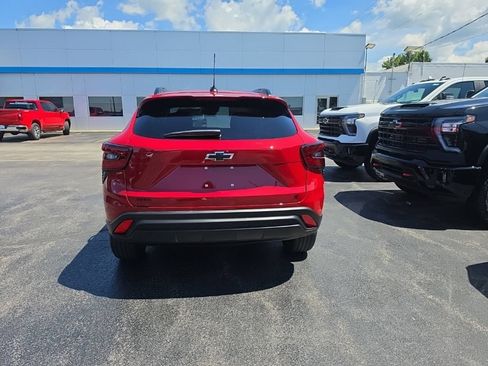 New 2026 Chevrolet Trax LT w/ Midnight Edition FWD image 6