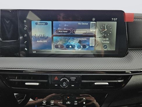 Used 2025 Nissan Kicks SR image 13