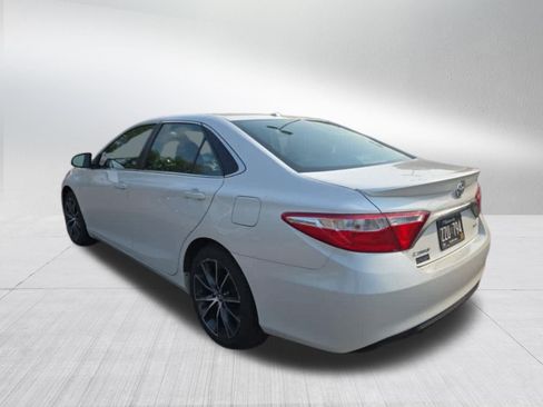 Used 2017 Toyota Camry XSE w/ Moonroof Package FWD image 7