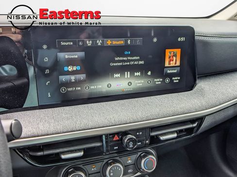 Used 2025 Nissan Kicks SV AWD/4WD image 21