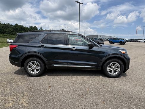 Used 2022 Ford Explorer XLT AWD/4WD image 6