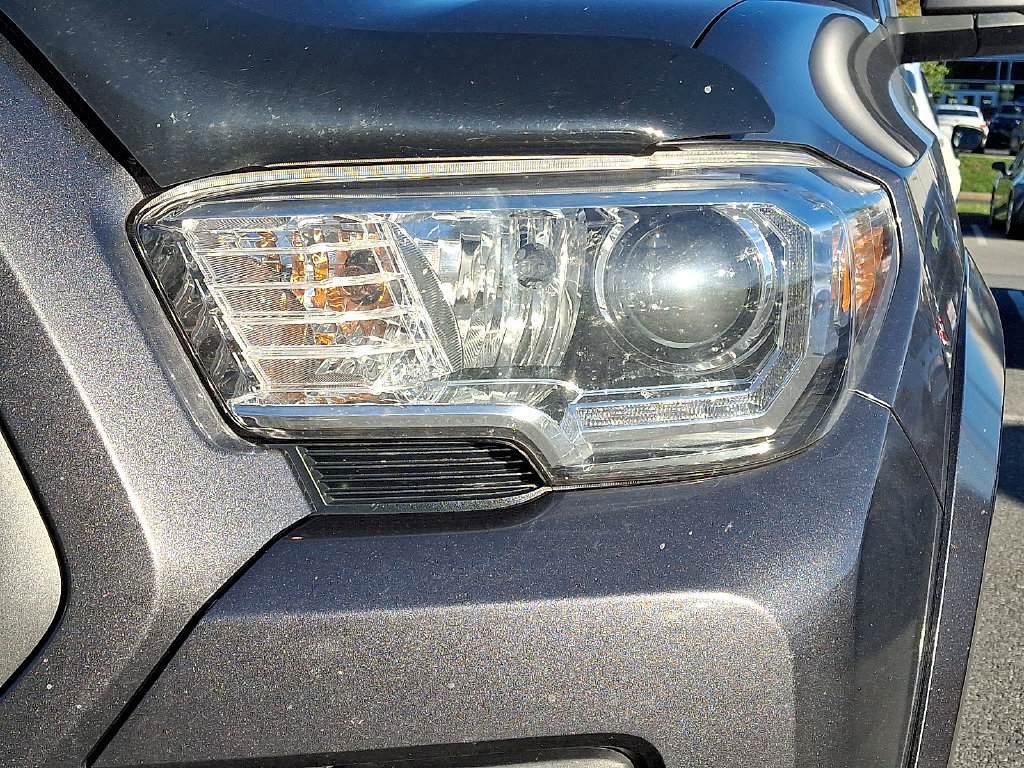 Used 2021 Toyota Tacoma TRD Sport w/ Technology Package AWD/4WD image 10