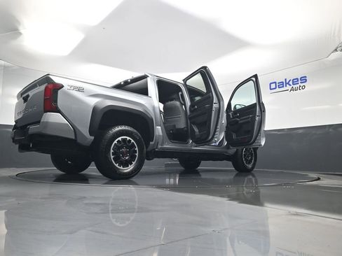Used 2025 Toyota Tacoma TRD Off-Road AWD/4WD image 60