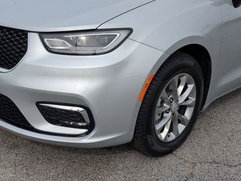 New 2026 Chrysler Pacifica Limited w/ Trailer Tow Group image 9