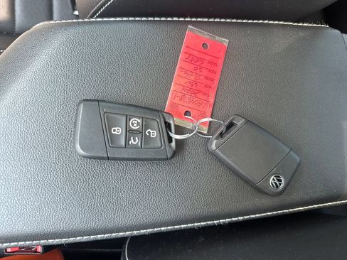 Used 2024 Volkswagen Jetta SE FWD image 17