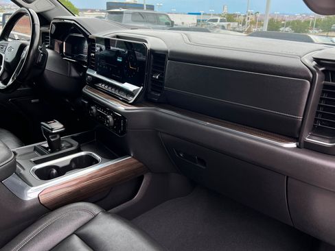 Used 2024 Chevrolet Silverado 1500 LT Trail Boss w/ Convenience Package II AWD/4WD image 24