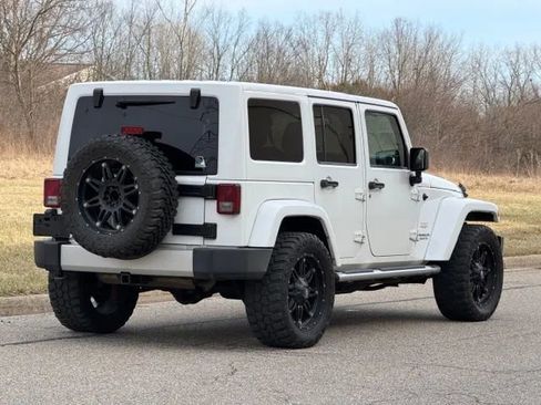 Used 2013 Jeep Wrangler Unlimited Sahara w/ Dual Top Group AWD/4WD image 27