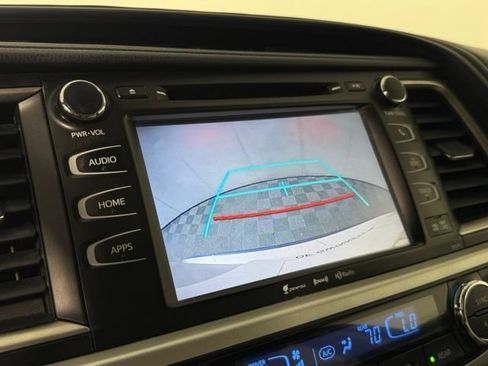 Used 2017 Toyota Highlander XLE FWD image 19