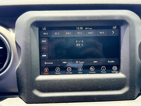 Used 2022 Jeep Wrangler Unlimited Sport AWD/4WD image 16