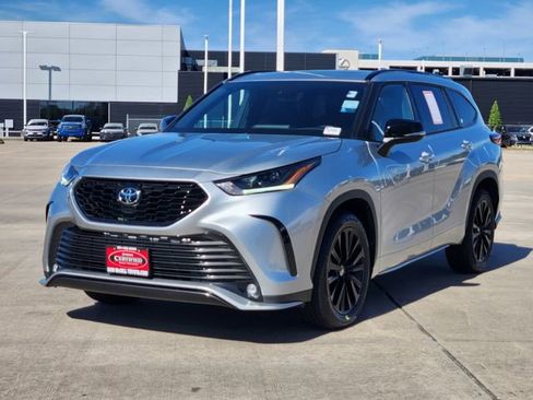 Certified 2025 Toyota Highlander XSE image 3