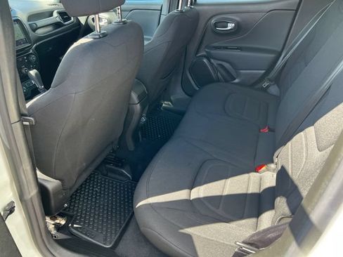 Used 2022 Jeep Renegade Latitude AWD/4WD image 25
