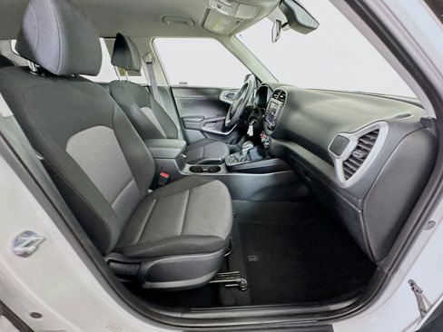 Used 2025 Kia Soul LX w/ LX Technology Package FWD image 29