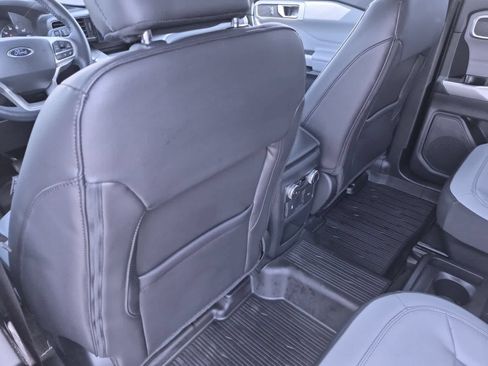 Used 2021 Ford Explorer XLT w/ Equipment Group 202A AWD/4WD image 18
