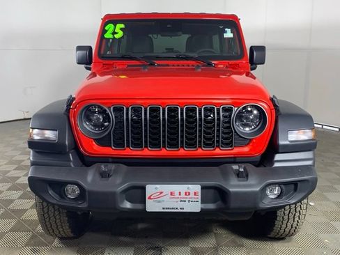 Used 2025 Jeep Wrangler Unlimited Sport AWD/4WD image 7