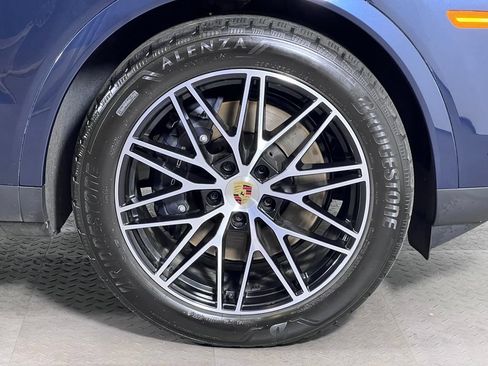 Certified 2024 Porsche Cayenne Coupe AWD/4WD image 13
