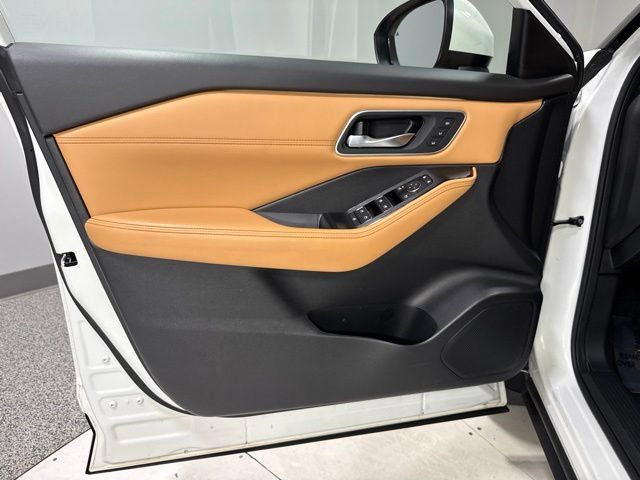 Used 2023 Nissan Rogue Platinum AWD/4WD image 12