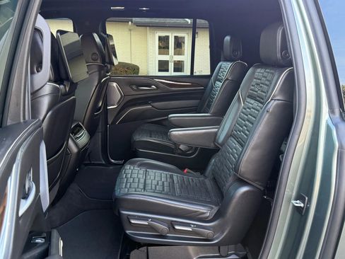 Used 2024 Cadillac Escalade ESV Sport Platinum w/ LPO, ONYX Package image 23