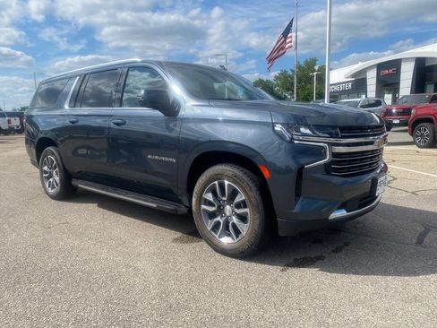 Used 2021 Chevrolet Suburban LT w/ Luxury Package AWD/4WD image 2