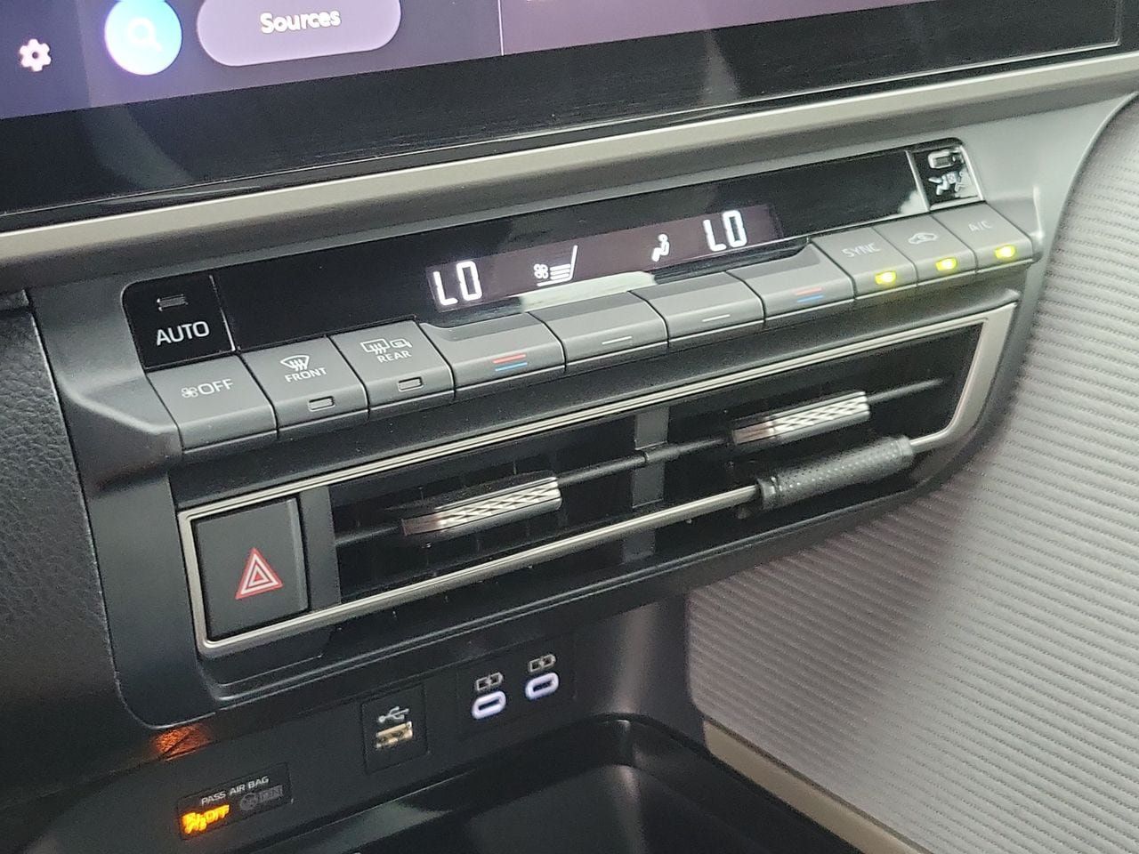 Used 2025 Toyota Camry SE w/ Multimedia Upgrade Package FWD image 27
