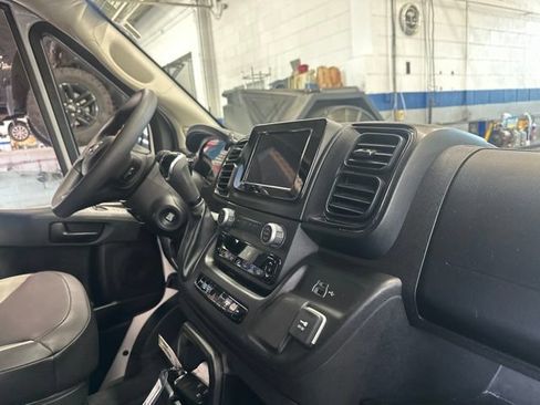 Used 2025 RAM ProMaster 2500 w/ Convenience Group FWD image 15
