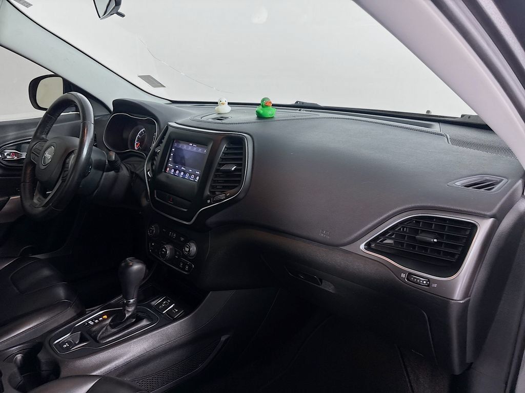 Used 2019 Jeep Cherokee Latitude Plus FWD image 27