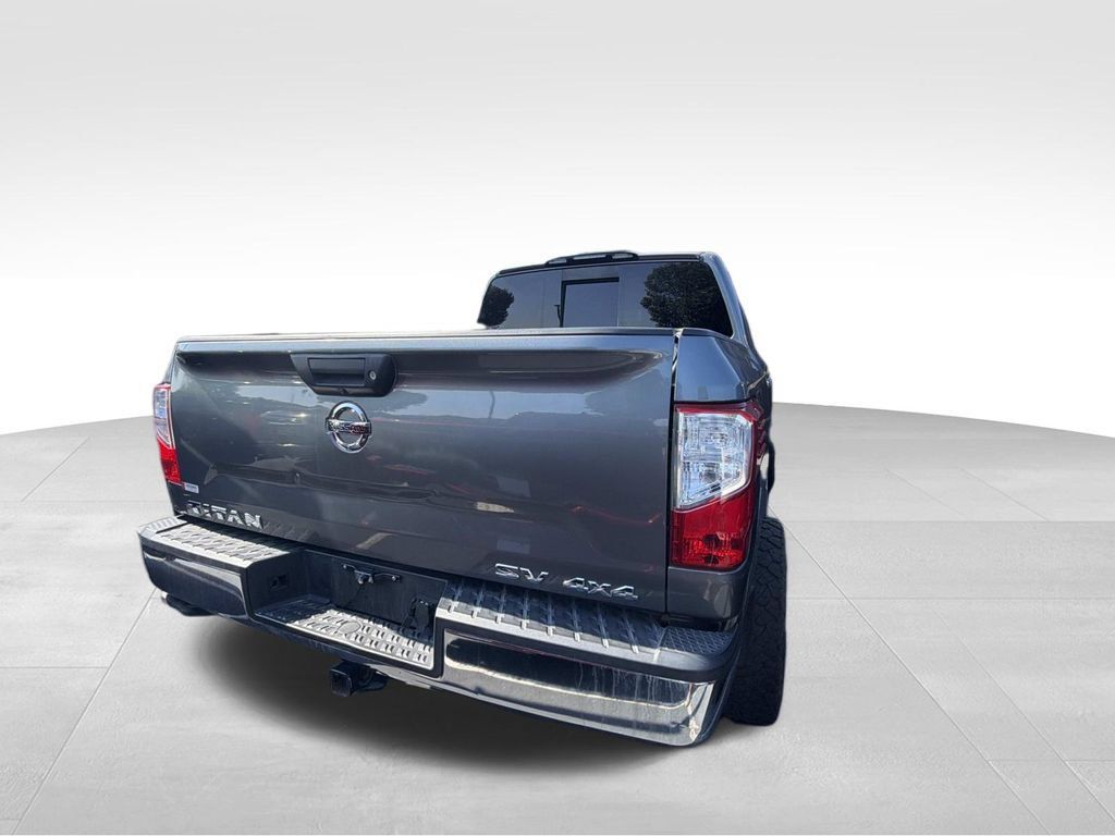 Used 2018 Nissan Titan SV AWD/4WD image 3