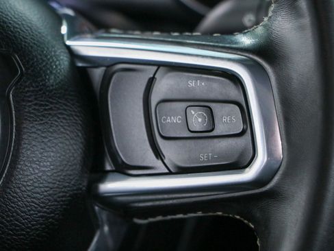 Used 2022 Jeep Gladiator Overland w/ Popular Equipment Package AWD/4WD image 15