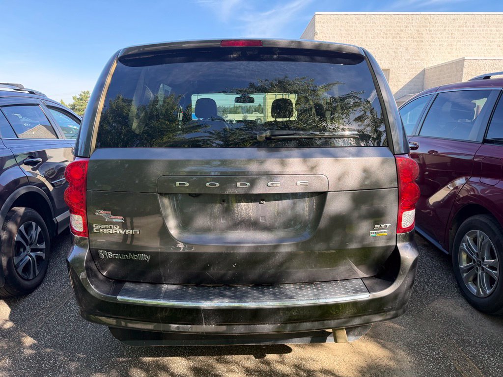 Used 2019 Dodge Grand Caravan SXT FWD image 4