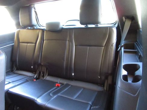 Used 2020 Ford Expedition XLT w/ Equipment Group 202A RWD image 28
