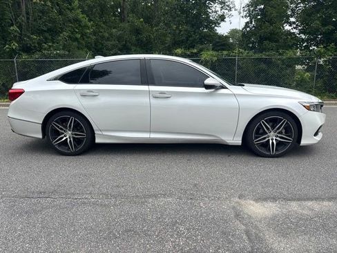 Used 2022 Honda Accord Touring image 12