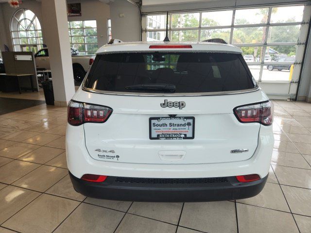 Used 2023 Jeep Compass Latitude w/ Sun and Sound Group AWD/4WD image 9