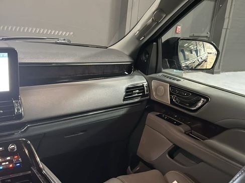 Used 2020 Lincoln Navigator Reserve w/ Equipment Group 208A Reserve AWD/4WD image 28